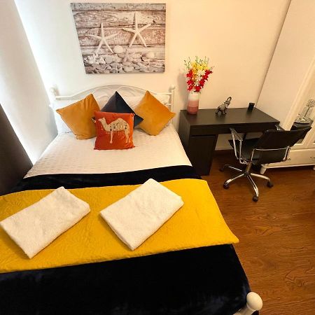 London Stratford Luxury House, 5 Minutes Walk Station, Westfield, 3 Bedrooms 3 Bathrooms, Reception, Garden, Parking 외부 사진