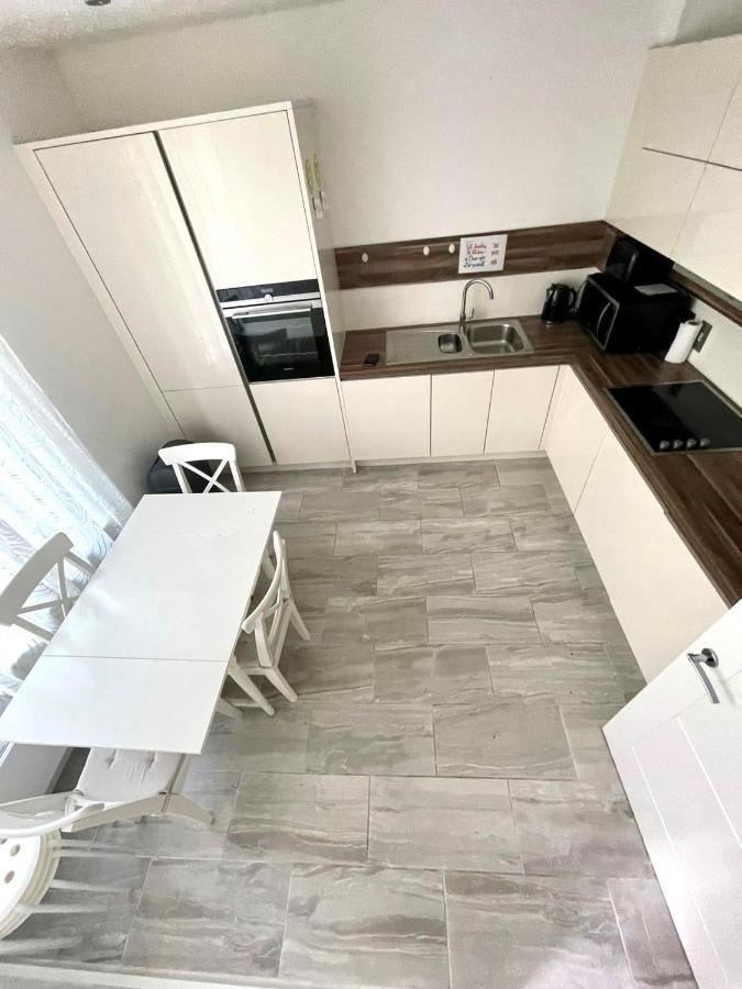 London Stratford Luxury House, 5 Minutes Walk Station, Westfield, 3 Bedrooms 3 Bathrooms, Reception, Garden, Parking 외부 사진