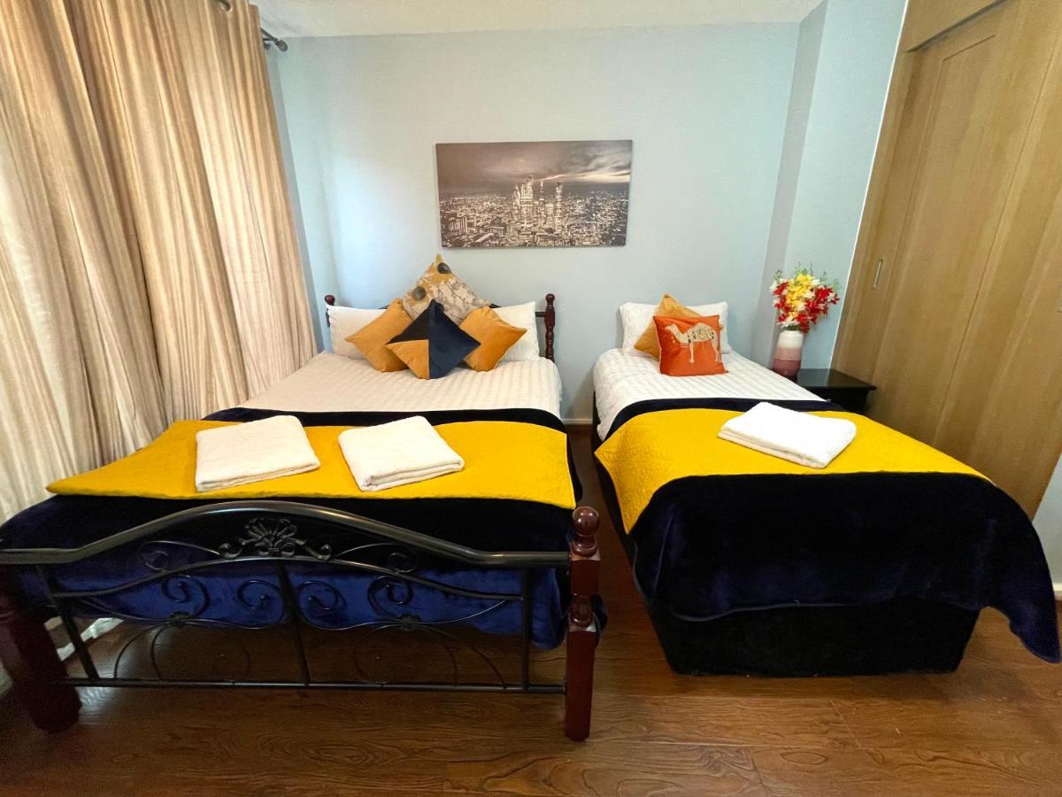 London Stratford Luxury House, 5 Minutes Walk Station, Westfield, 3 Bedrooms 3 Bathrooms, Reception, Garden, Parking 외부 사진