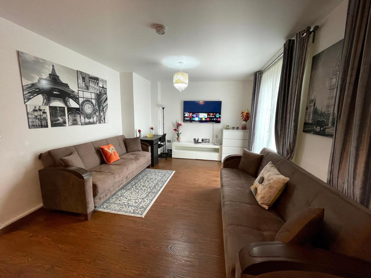 London Stratford Luxury House, 5 Minutes Walk Station, Westfield, 3 Bedrooms 3 Bathrooms, Reception, Garden, Parking 외부 사진