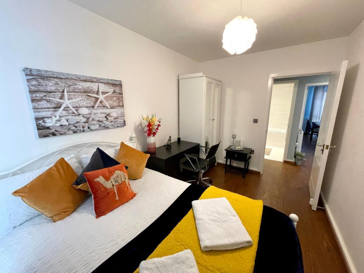 London Stratford Luxury House, 5 Minutes Walk Station, Westfield, 3 Bedrooms 3 Bathrooms, Reception, Garden, Parking 외부 사진
