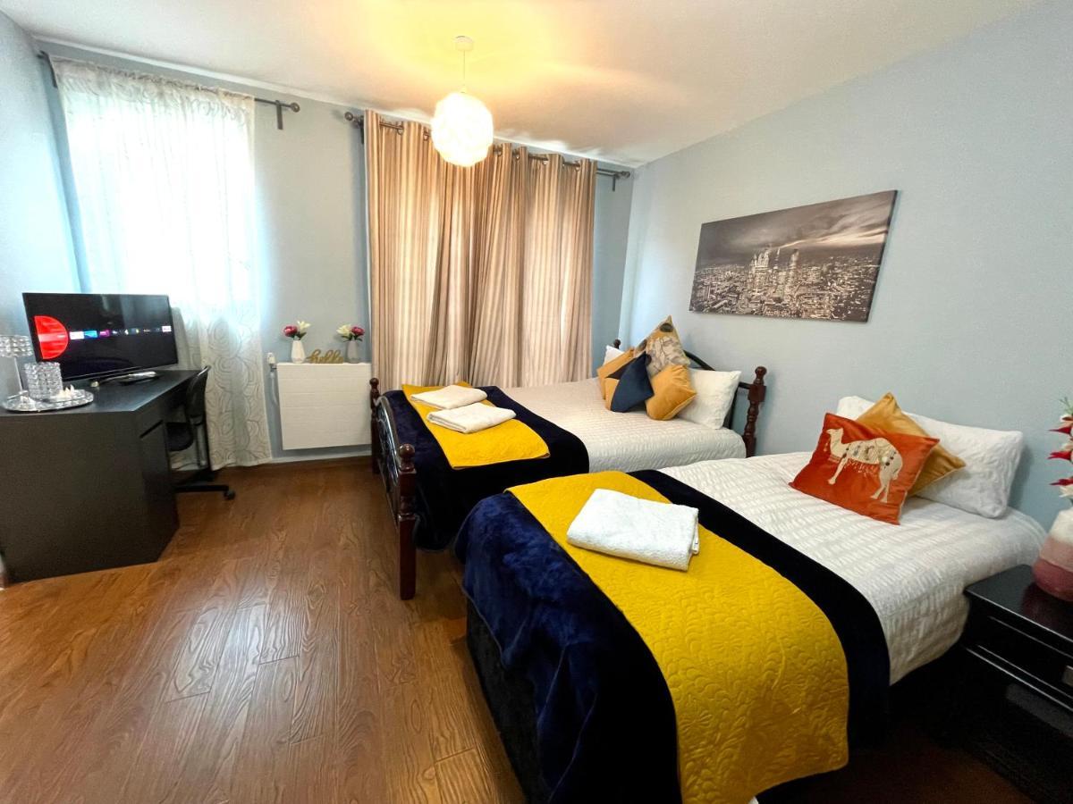 London Stratford Luxury House, 5 Minutes Walk Station, Westfield, 3 Bedrooms 3 Bathrooms, Reception, Garden, Parking 외부 사진