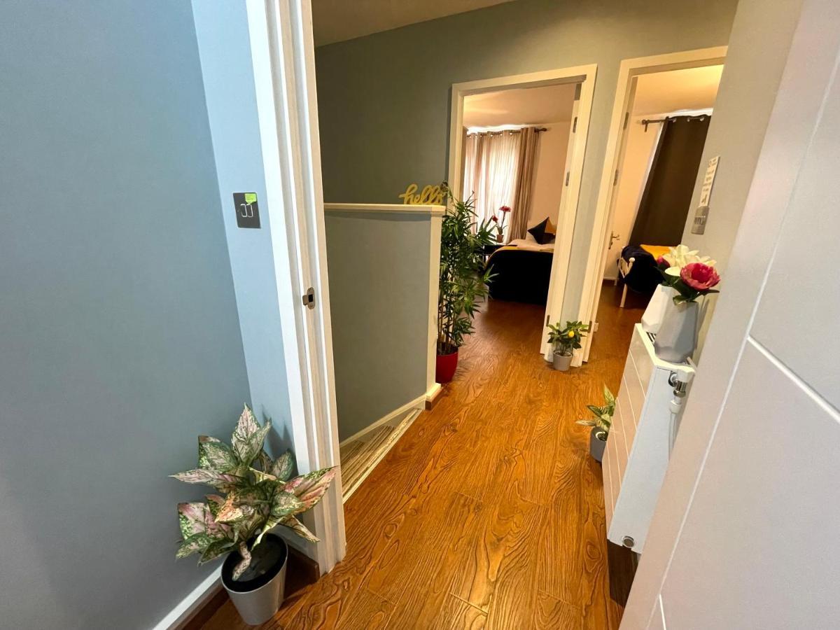 London Stratford Luxury House, 5 Minutes Walk Station, Westfield, 3 Bedrooms 3 Bathrooms, Reception, Garden, Parking 외부 사진