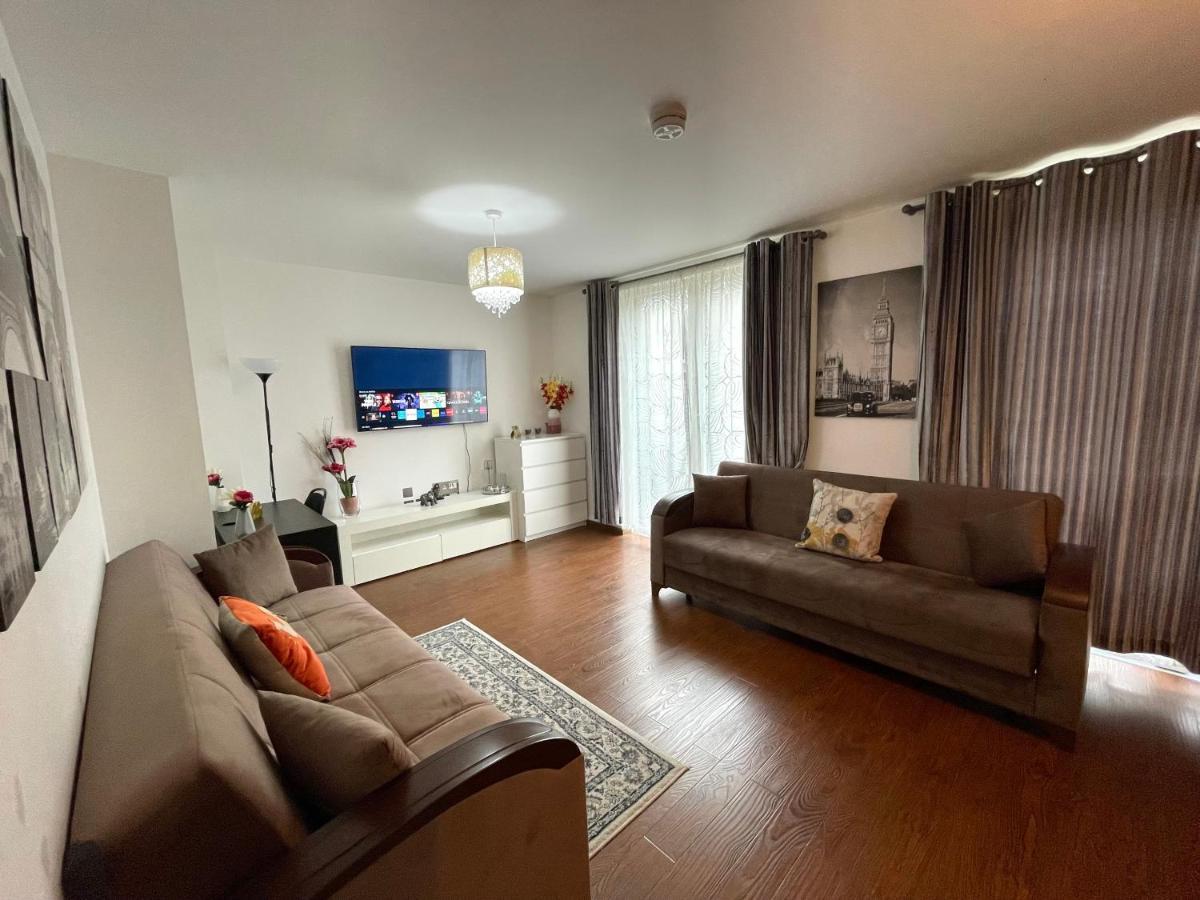 London Stratford Luxury House, 5 Minutes Walk Station, Westfield, 3 Bedrooms 3 Bathrooms, Reception, Garden, Parking 외부 사진