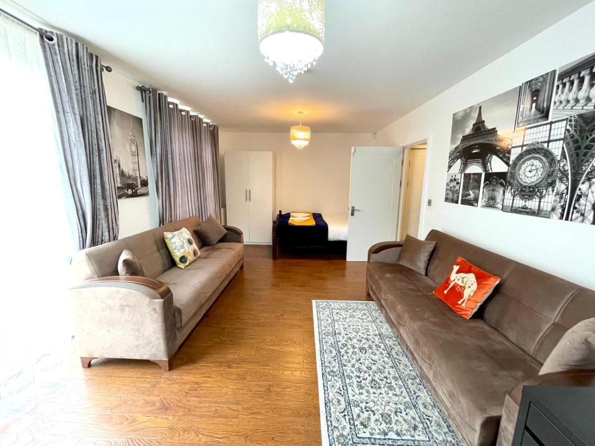 London Stratford Luxury House, 5 Minutes Walk Station, Westfield, 3 Bedrooms 3 Bathrooms, Reception, Garden, Parking 외부 사진
