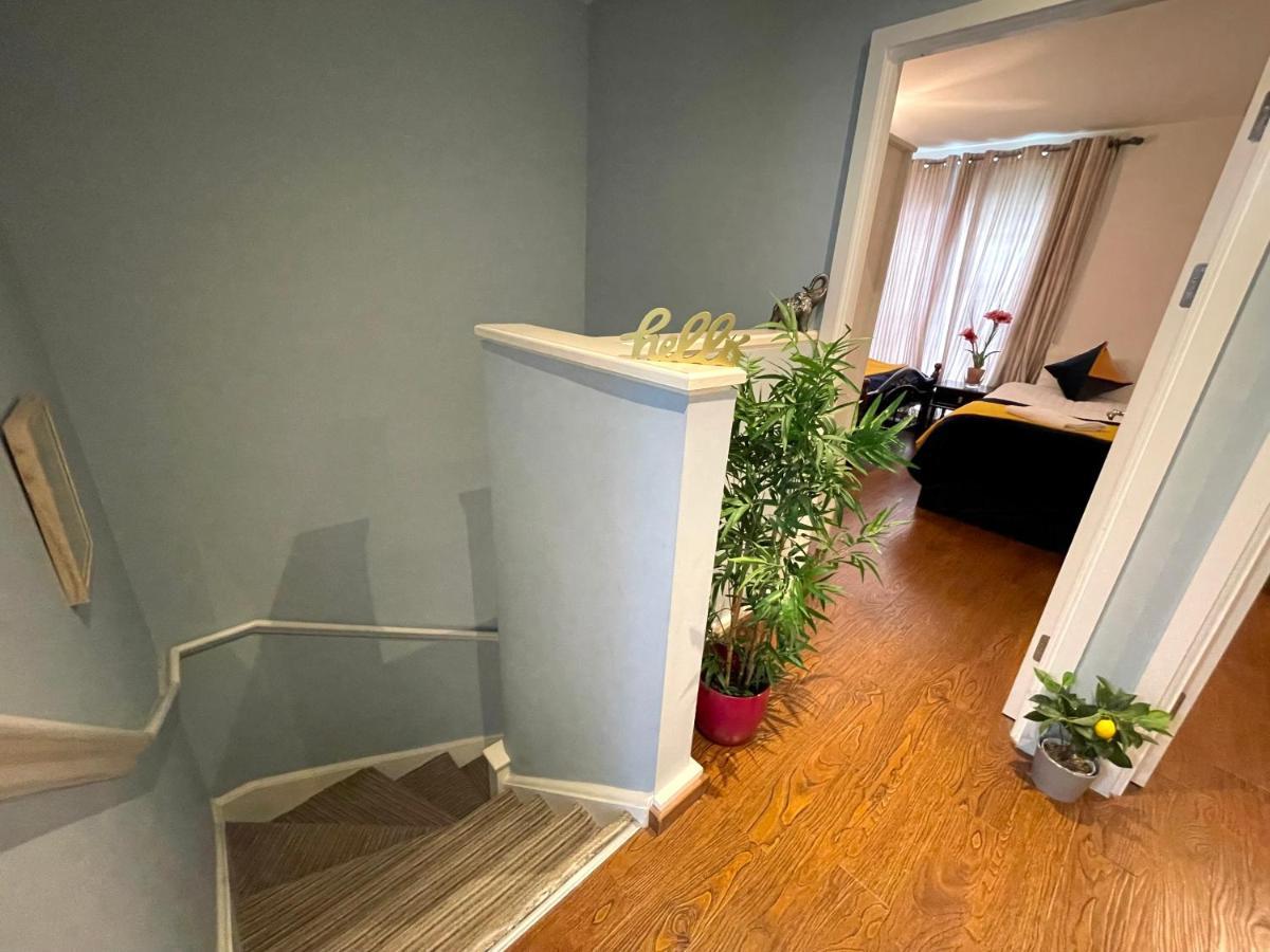 London Stratford Luxury House, 5 Minutes Walk Station, Westfield, 3 Bedrooms 3 Bathrooms, Reception, Garden, Parking 외부 사진