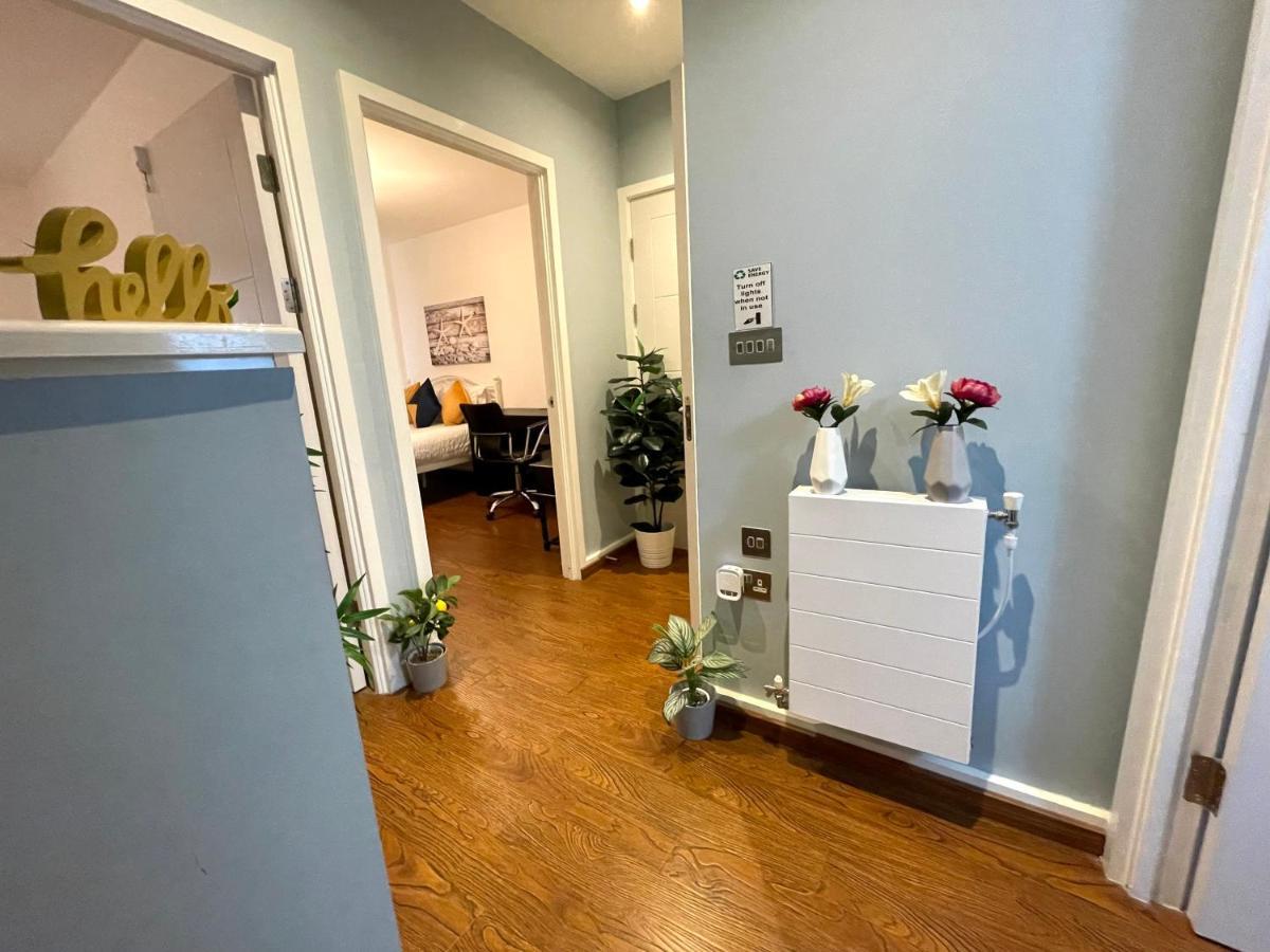 London Stratford Luxury House, 5 Minutes Walk Station, Westfield, 3 Bedrooms 3 Bathrooms, Reception, Garden, Parking 외부 사진