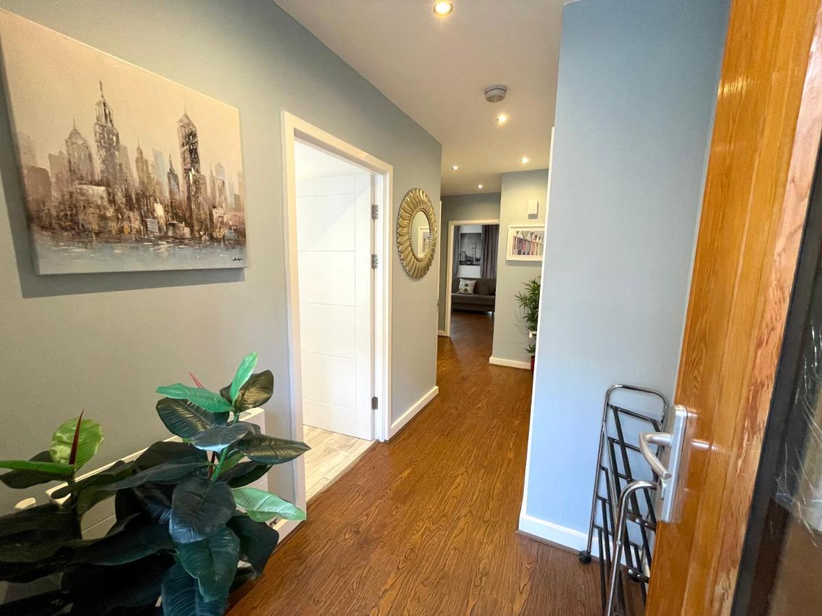 London Stratford Luxury House, 5 Minutes Walk Station, Westfield, 3 Bedrooms 3 Bathrooms, Reception, Garden, Parking 외부 사진