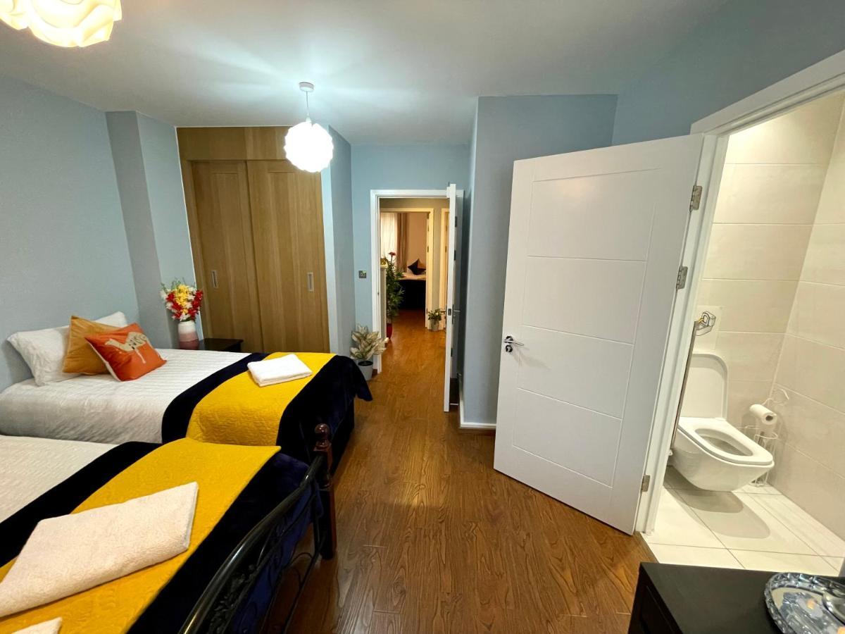 London Stratford Luxury House, 5 Minutes Walk Station, Westfield, 3 Bedrooms 3 Bathrooms, Reception, Garden, Parking 외부 사진