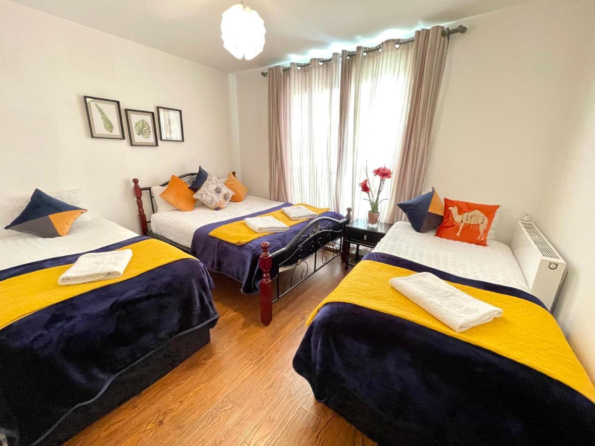 London Stratford Luxury House, 5 Minutes Walk Station, Westfield, 3 Bedrooms 3 Bathrooms, Reception, Garden, Parking 외부 사진