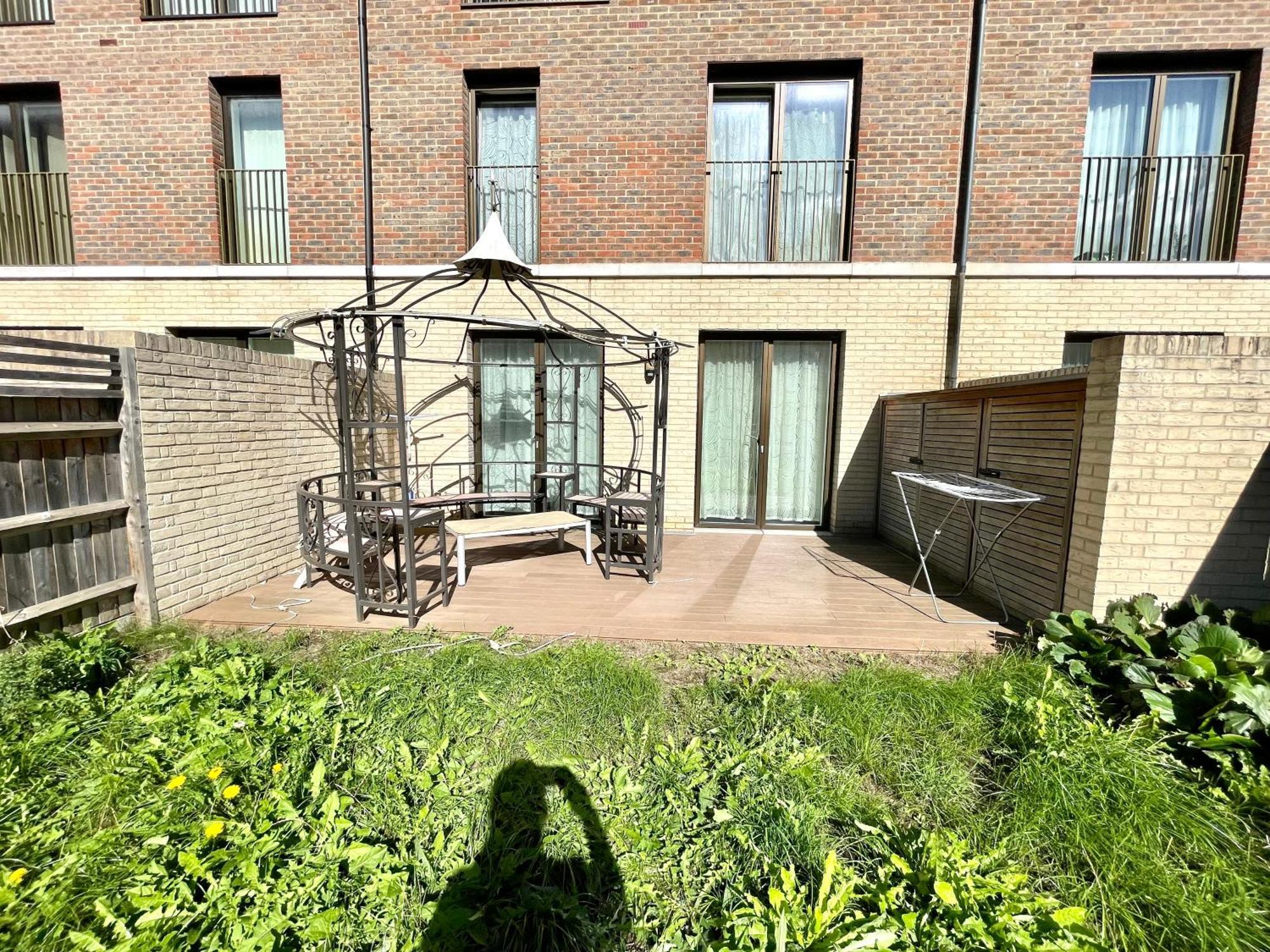 London Stratford Luxury House, 5 Minutes Walk Station, Westfield, 3 Bedrooms 3 Bathrooms, Reception, Garden, Parking 외부 사진